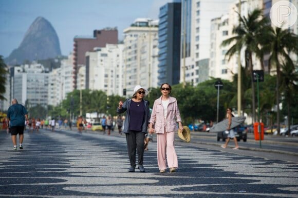 Teresa  (Fernanda Montenegro) e Estela (Nathalia Timberg) são casadas há 30 anos, em 'Babilônia'