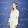 Com vestido Dior, Lily James vai à première de 'Cinderela' no Canadá