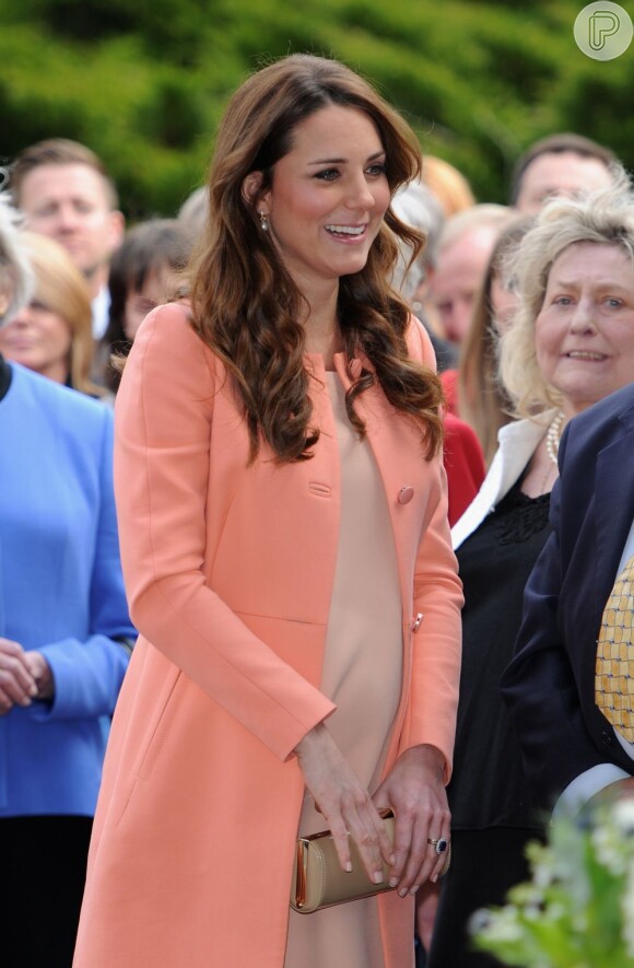 Kate está grávida de seis meses do seu primeiro herdeiro da família real