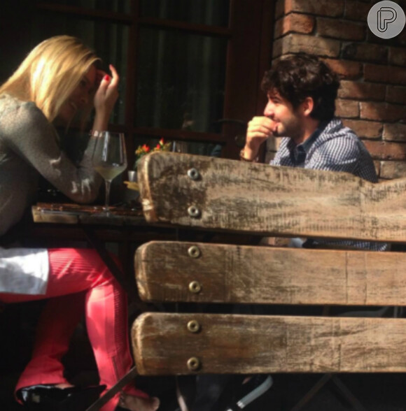 Fiorella Mattheis e Alexandre Pato foram flagrados juntos em restaurante de São Paulo no começo de outubro