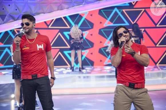 Munhoz & Mariano cantaram seus sucessos no programa Sabrina Sato, como a música 'Seu Bombeiro'