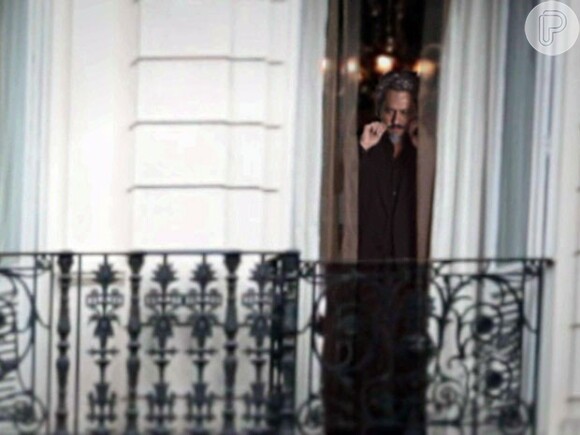 José Alfredo (Alexandre Nero) aparece na janela, depois de ter sido morto e cremado, na última cena do capítulo final de 'Império', em 13 de março de 2015