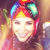 Paolla Oliveira posa com toca colorida durante viagem ao Peru