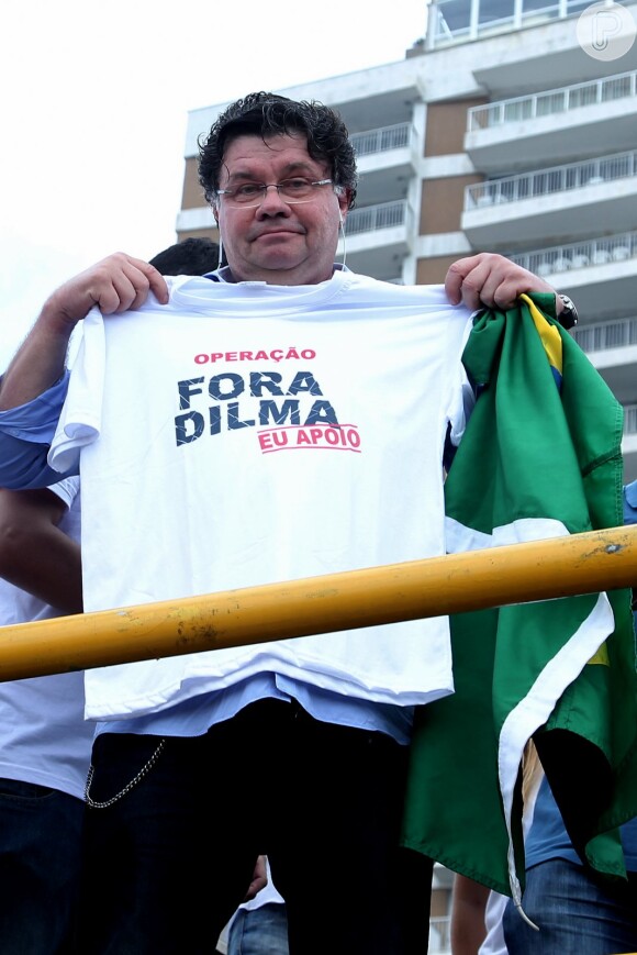 O humorista Marcelo Madureira também participou do movimento anti-Dilma Rousseff na praia de Copacabana, na Zona Sul do Rio