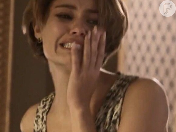 Alice (Sophie Charlotte) leva uma bofetada da mãe, Inês (Adriana Esteves), e revida, em 'Babilônia', em 17 de março de 2015