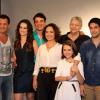 O elenco que forma a família de Bruno (Malvino Salvador) se reúne para os clicks, na coletiva de imprensa de 'Amor à Vida'