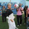 Xuxa inaugura escola de futebol em sua Fundação, no Rio, ao lado de Zico, nesta quarta-feira, 18 de março de 2015