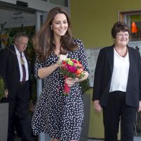 Kate Middleton usa look de R$207 e fala do nascimento do 2º filho: 'Falta pouco'