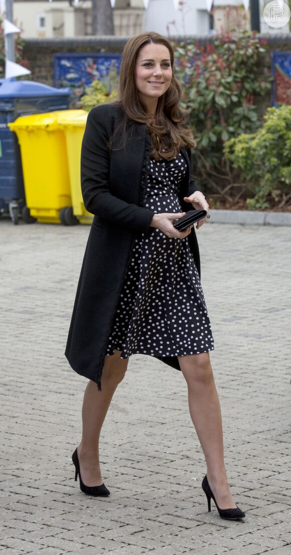 A duquesa Kate Middleton escolheu um vestido de R$ 207 da loja virtual Asos