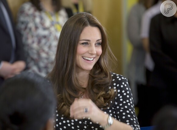 Kate Middleton se divertiu durante o evento e não se esquivou ao falar da gravidez