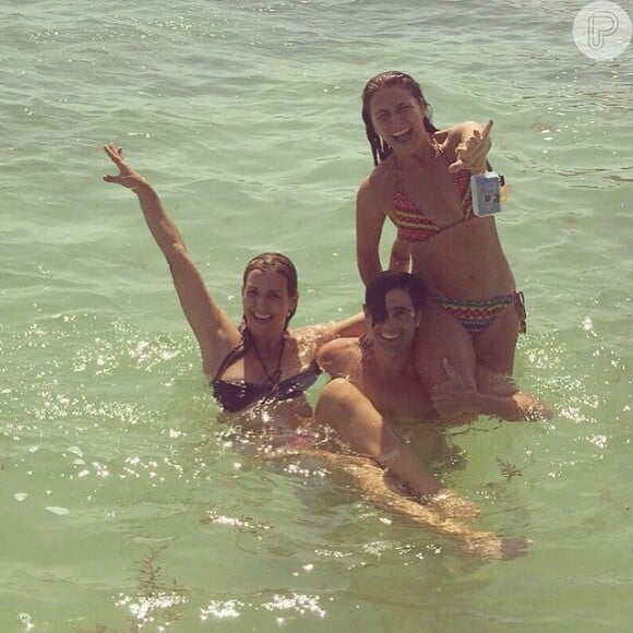 Christiane Alves, Reynaldo Gianecchini e Giovanna Antonelli aproveitam intervalo das filmagens da sequência de 'S.O.S Mulheres ao Mar' em Playa del Carmen