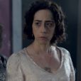Dirce (Marianna Armellini) não sabe que está morta e sai de casa à procura de Afeganistão (Gabriel Godoy), na novela 'Alto Astral'