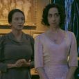 Meire (Débora Olivieiri) conta para Castilho (Marcelo Médici) que Dirce (Marianna Armellini) não sabe que está morta e manda que ele vá embora de sua casa, na novela 'Alto Astral'