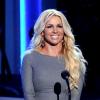 Britney Spears está preocupadíssima com os incêndias que estão acontecendo perto de sua mansão em Calabasas, Califórnia, Estados Unidos, nesta segunda-feira, 6 de maio de 2013