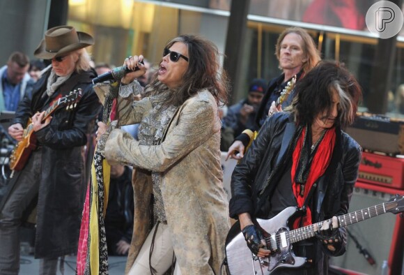 O grupo Aerosmith cancelou uma apresentação na Indonésia por uma ameaça de bomba na feira onde seria o concerto, em 5 de maio de 2013