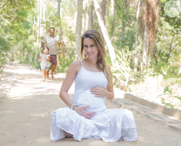 Dani Monteiro posou para um ensaio em família durante a segunda gravidez