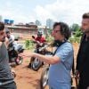 Henri Castelli e Caio Castro recebem orientações de diretor em gravação da novela 'I Love Paraisópolis'