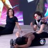 Letícia, profissional de circo, ensina Fátima Bernardes e convidados do 'Encontro' exercícios de alongamento