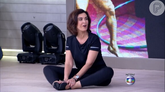 Fátima Bernardes aprende exercícios de alongamento no 'Encontro': 'Estava crente que era o Borboletinha', brincou a apresentadora nesta sexta-feira, 27 de março de 2015