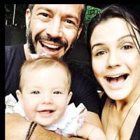 Malvino Salvador e Kyra Gracie posam com a filha, Ayra, no Instagram
