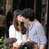 Maria Ribeiro e Caio Blat foram flagrados se beijando na companhia do primeiro filho da atriz, João, de 10 anos