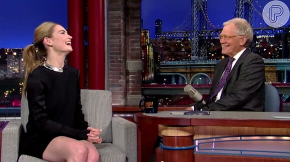 Recentemente, a atriz participou do programa 'Late Show With David Letterman' e usou um modelito exibindo as pernas. Para compor o visual, a atriz apostou num rabo de cavalo descontruído sem perder a elegância