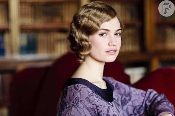 Lily James estrelou a série britânica de grande sucesso 'Downtown Abbey' no papel da Lady Rose MacClare