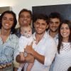 Bruno Gissoni e Rodrigo Simas vão ao batizado do sobrinho, Joaqui, filho do irmão mais novo, Felipe Simas, o Cobra de 'Malhação'