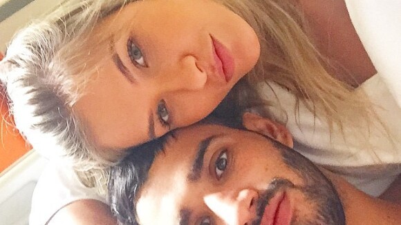 Gusttavo Lima faz selfie com a noiva, Andressa Suita, em hospital: 'Entediados'