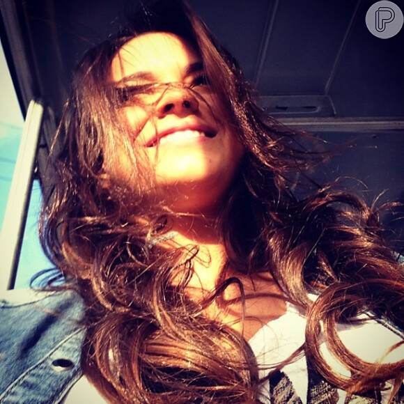 Bruna Marquezine publicou esta foto em sua conta do Instagram com a legenda 'Hoje eu só quero que o dia termine bem'