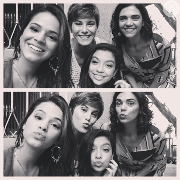 Bruna Marquezine posta foto com as atrizes que interpretam sua família em 'Salve Jorge' e começa a se despedir neste sábado, 11 de maio de 2013