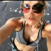 Flávia Alessandra mostra no Instagram que sua rotina de exercícios é 'bigode grosso'