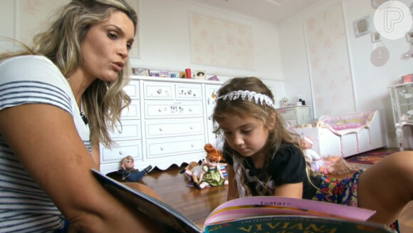 Flávia Alessandra mostrou um pouco de sua rotina com as duas filhas na série 'O mundo secreto dos bebês aprendendo a falar', no 'Fantástico