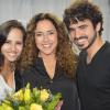 Daniela Mercury passou o Dia das Mães com os filhos, Giovana e Gabriel, em show na cidade de Recife, no Pernambuco, na madrugada deste domingo, 12 de maio de 2013