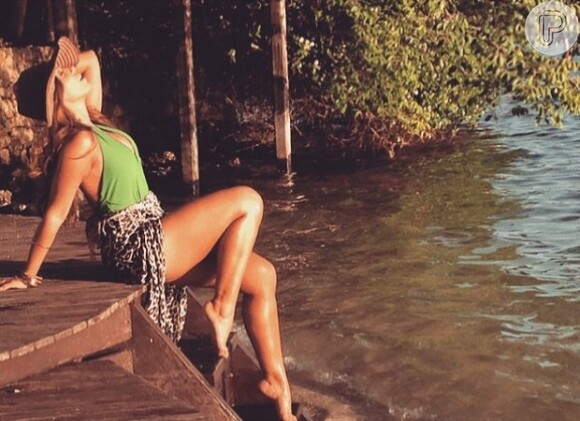 Anitta posta foto sensual de maiô com as pernas á mostra e ganha elogios de fãs no Instagram: 'Diva', derreteu-se um admirador nesta segunda-feira, 6 de abril de 2015