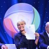 Xuxa contou que assinou contrato com a Record após 'dois anos de namoro', disse a artista ao se referir ao tempo de negociação com a emissora concorrente da Globo