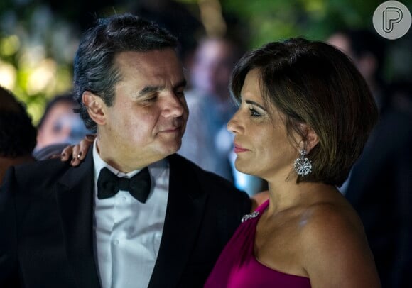 Evandro (Cássio Gabus Mendes) é casado com Beatriz (Gloria Pires), em 'Babilônia'