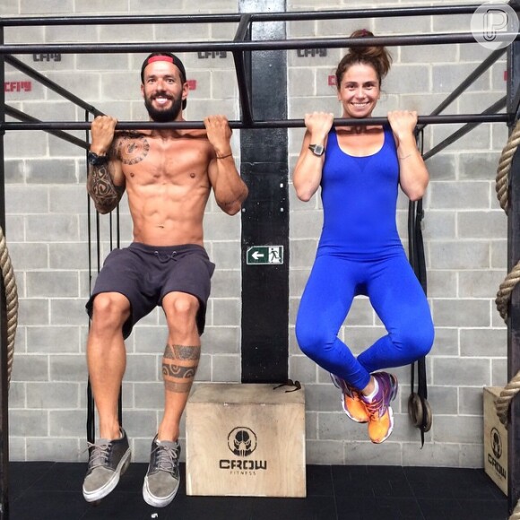 Giovanna Antonelli posta foto na aula de CrossFit ao lado do personal, Marcos Viana