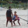 Giovanna Ewbank mostra agilidade em treino funcional na praia