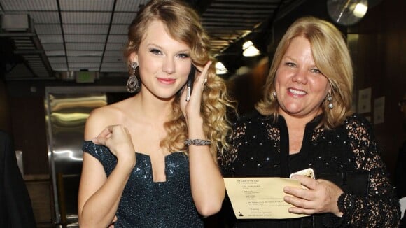 Mãe de Taylor Swift está com câncer: 'Ela queria que vocês soubessem'