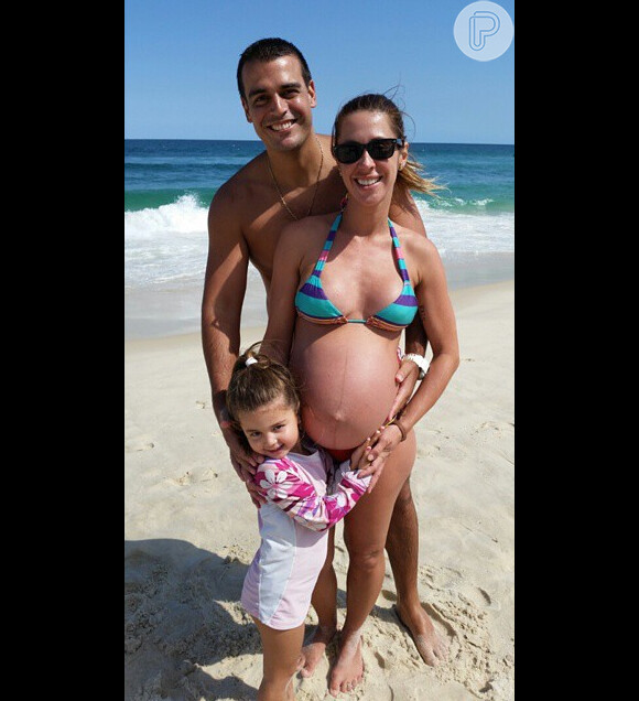 Dani Monteiro postou foto da barriga na praia antes de dar à luz