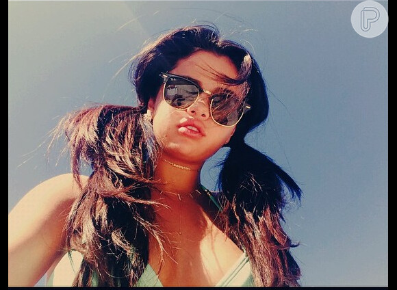 Em sua conta pessoal do Instagram, Selena Gomez adora postar fotos de biquíni