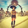 No festival 'Burning Man', em Nevada, nos Estados Unidos, Thaila Ayala usou um look diferente e ousado