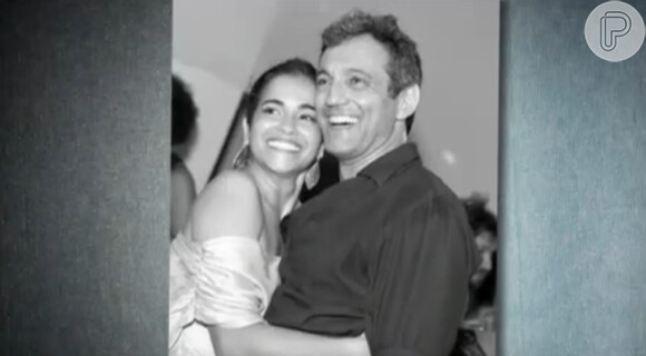 Ator Domingos Montagner mostra foto com a mulher com quem é casado há 14 anos, em entrevista à Angélica, no programa 'Estrelas', deste sábado, 11 de abril de 2015