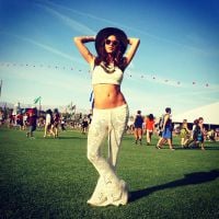 Thaila Ayala mostra boa forma ao curtir festival de música Coachella, nos EUA