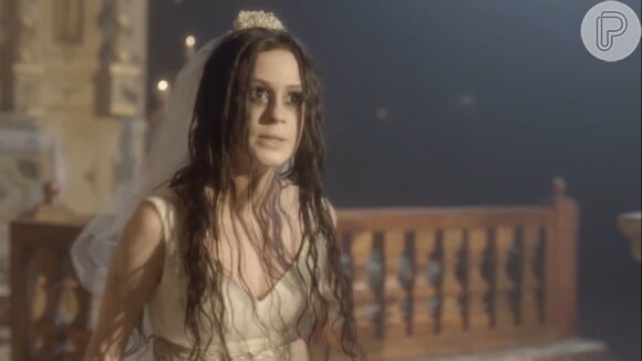 Marina Ruy Barbosa aparece em cenas de 'Amorteamo'. A série estreia no dia 8 de maio de 2015