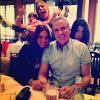 Roberto Justus posta foto com suas filhas e com a mulher, Ticiane Pinheiro. Na legenda, o empresário brinca: 'Tentando tirar uma foto 'normal' mas as filhas resolveram aprontar! Kkk...'