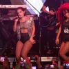 Anitta sensualiza durante show em SP com presença das ex-BBBs Amanda e Tamires, nesta sexta-feira, 17 de abril de 2015