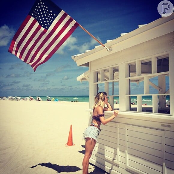 Giovanna Ewbank está curtidno férias em Miami ao lado do marido, Bruno Gagliasso, e da família
