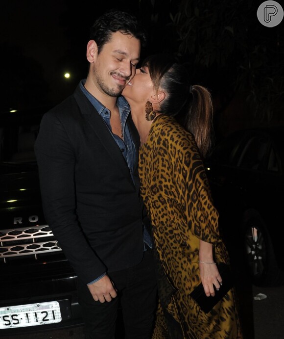 Sabrina Sato e João Vicente de Castro assumem namoro na festa de 30 anos de Mirella Santos, em 18 de maio de 2013